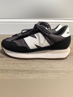 New Balance 237 Black, White & Gray Classic Trainer
